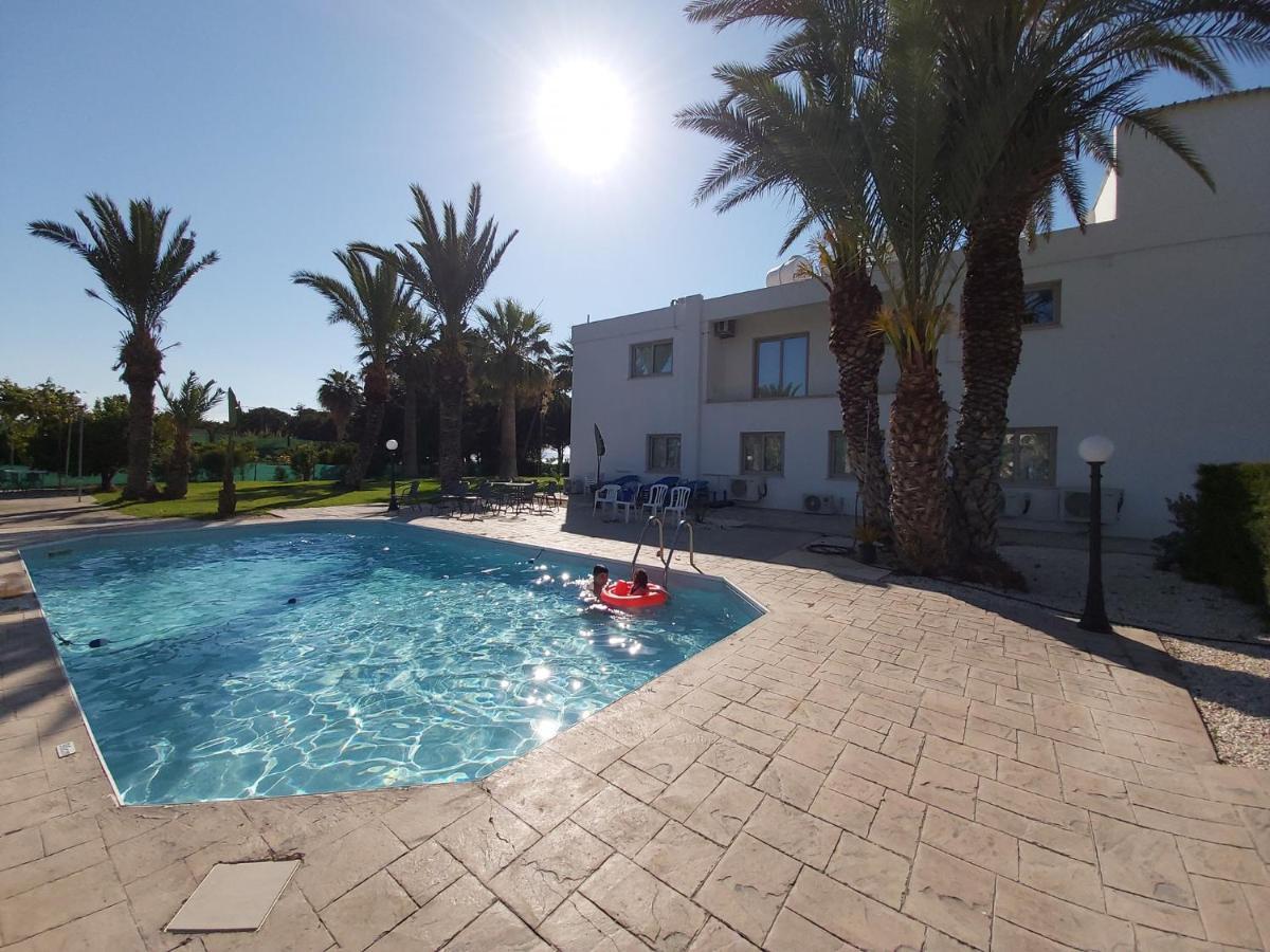 Argaka Palm Tree Apts Luaran gambar