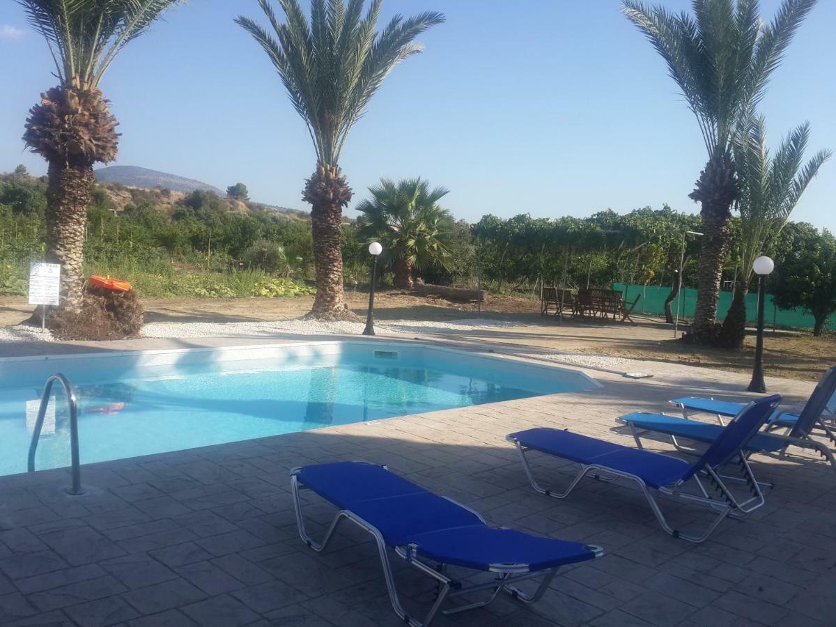 Argaka Palm Tree Apts Luaran gambar