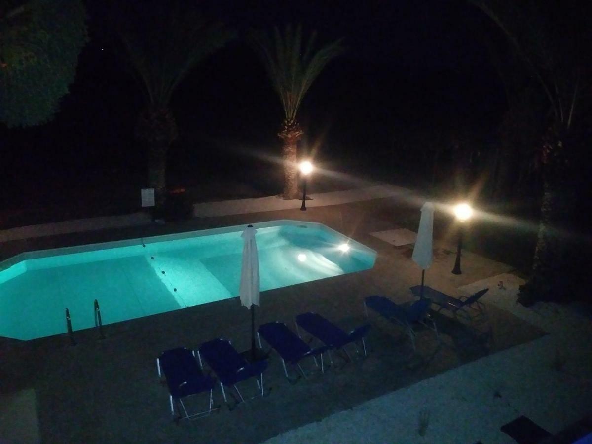 Argaka Palm Tree Apts Luaran gambar